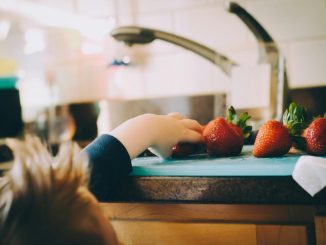 familia cocina comida